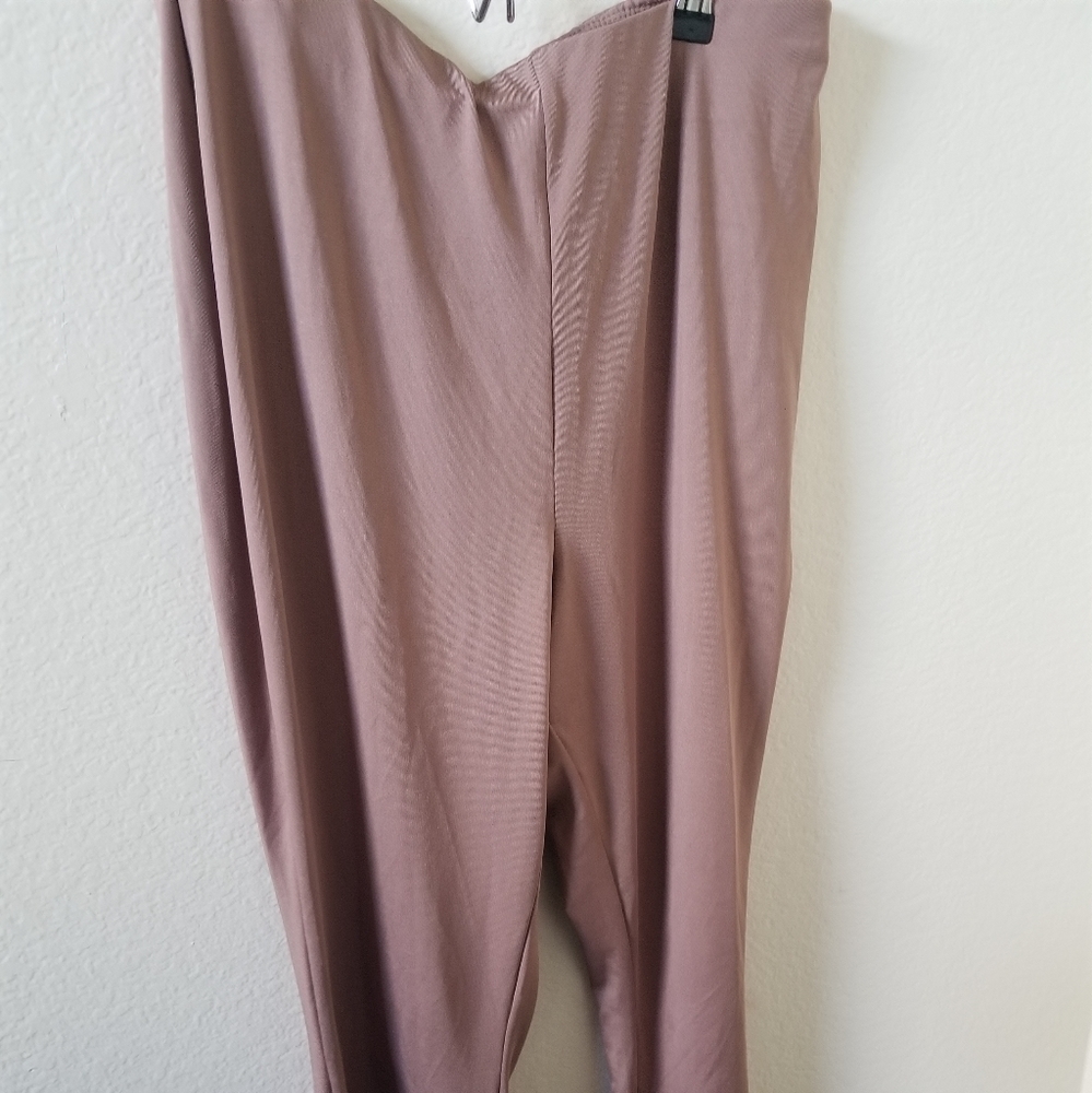 Leggings/ work out pants